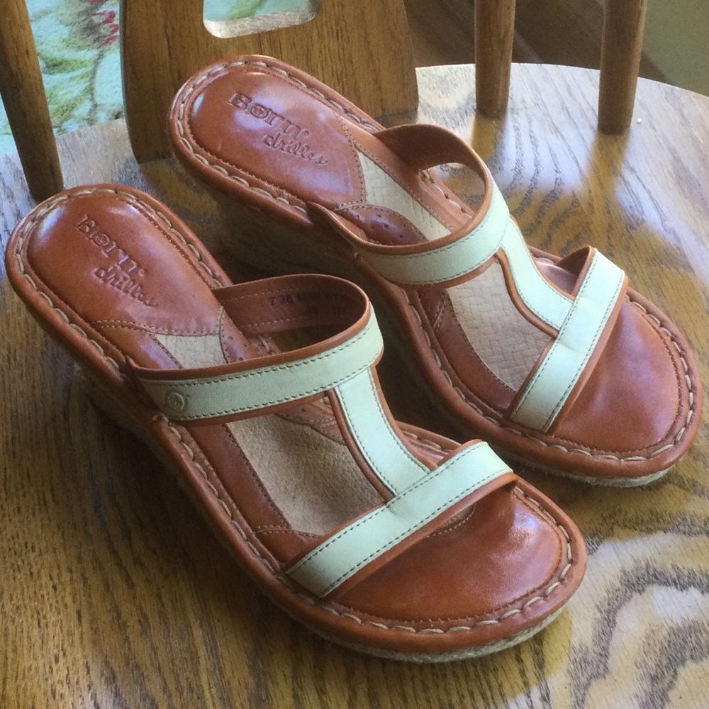 Born Women's Tan and Cream Leather Slide Sandals